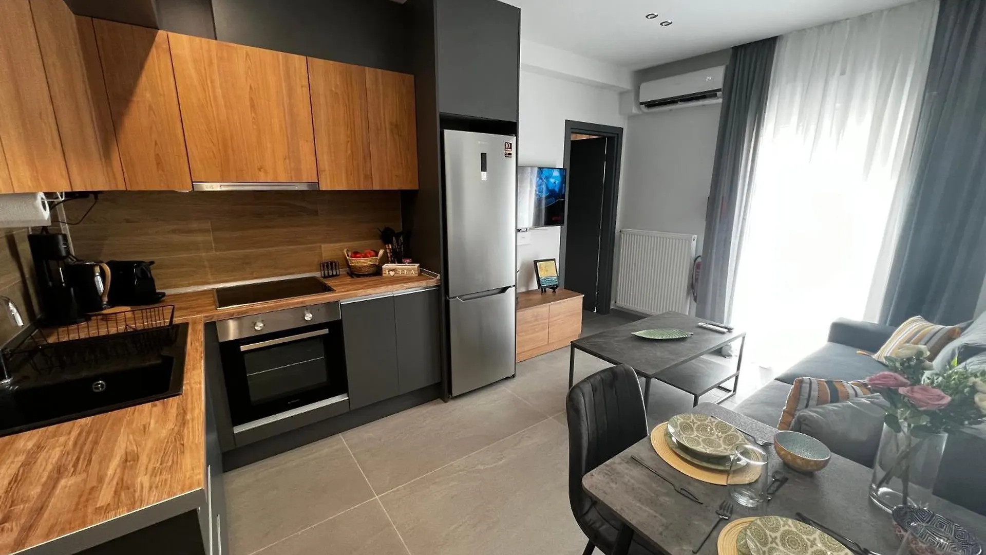 Oasis In Thessaloniki With 500 Mbps Internet Apartment