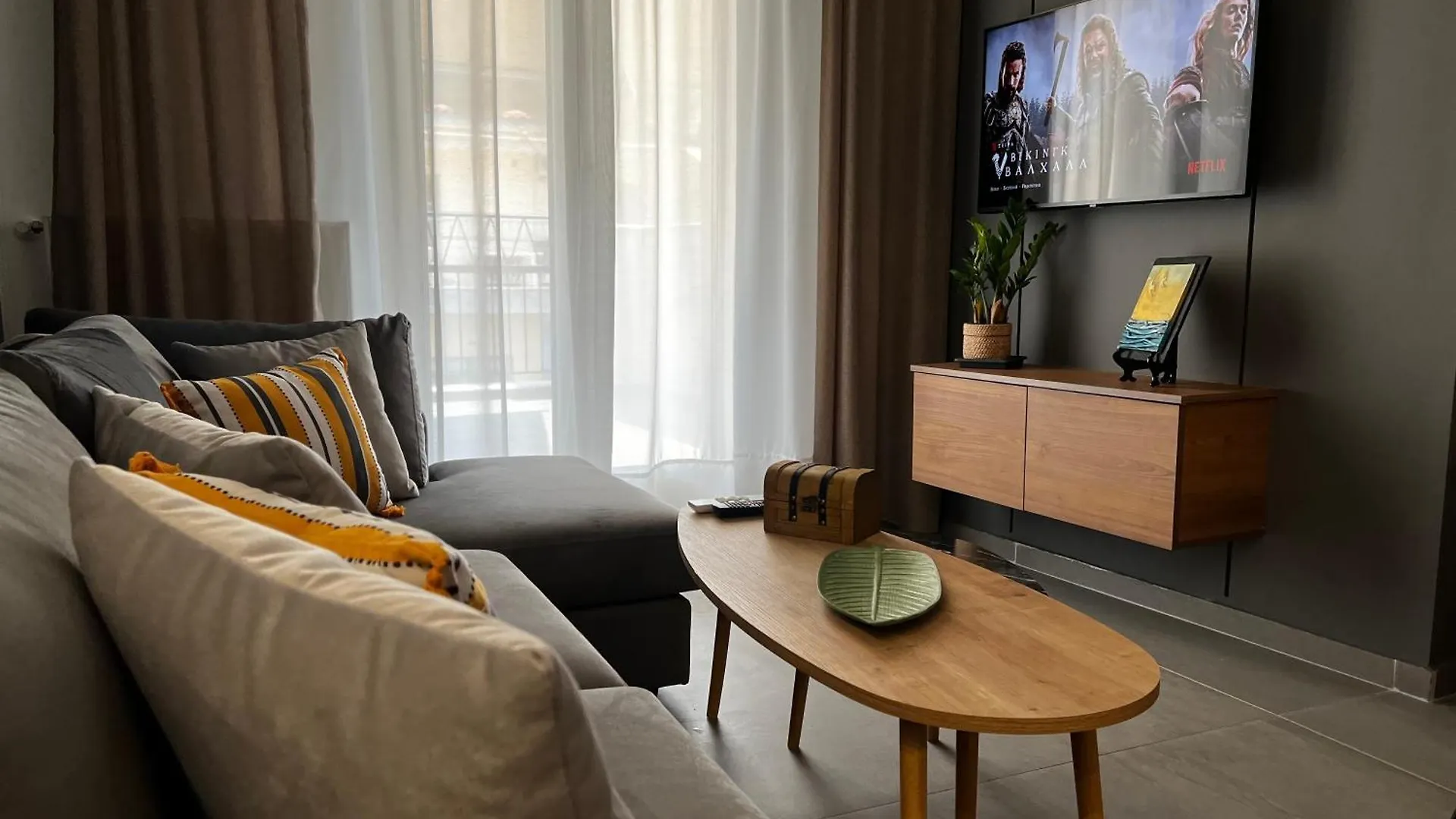 Oasis In Thessaloniki With 500 Mbps Internet Apartment