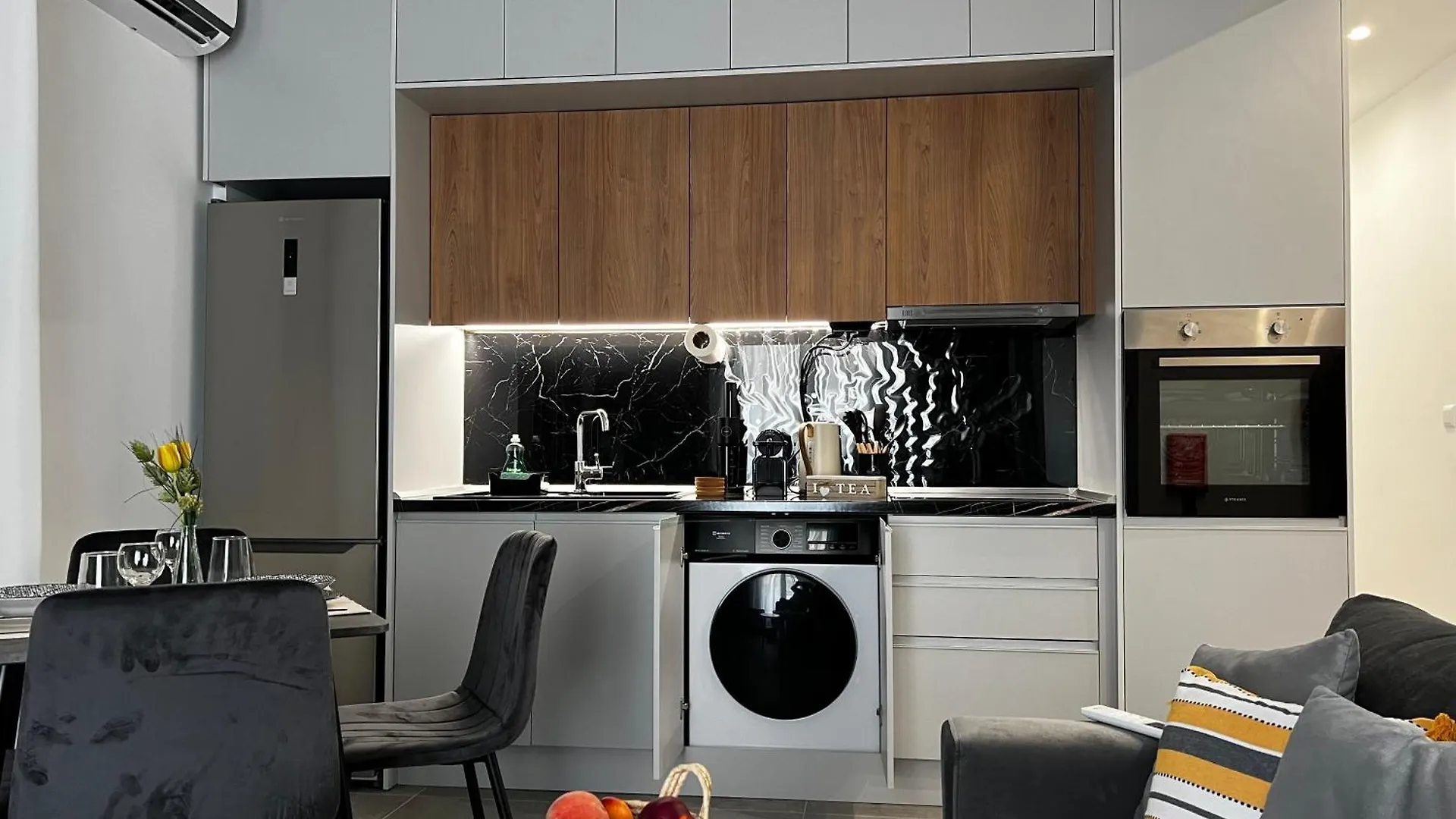 Oasis In Thessaloniki With 500 Mbps Internet Apartment