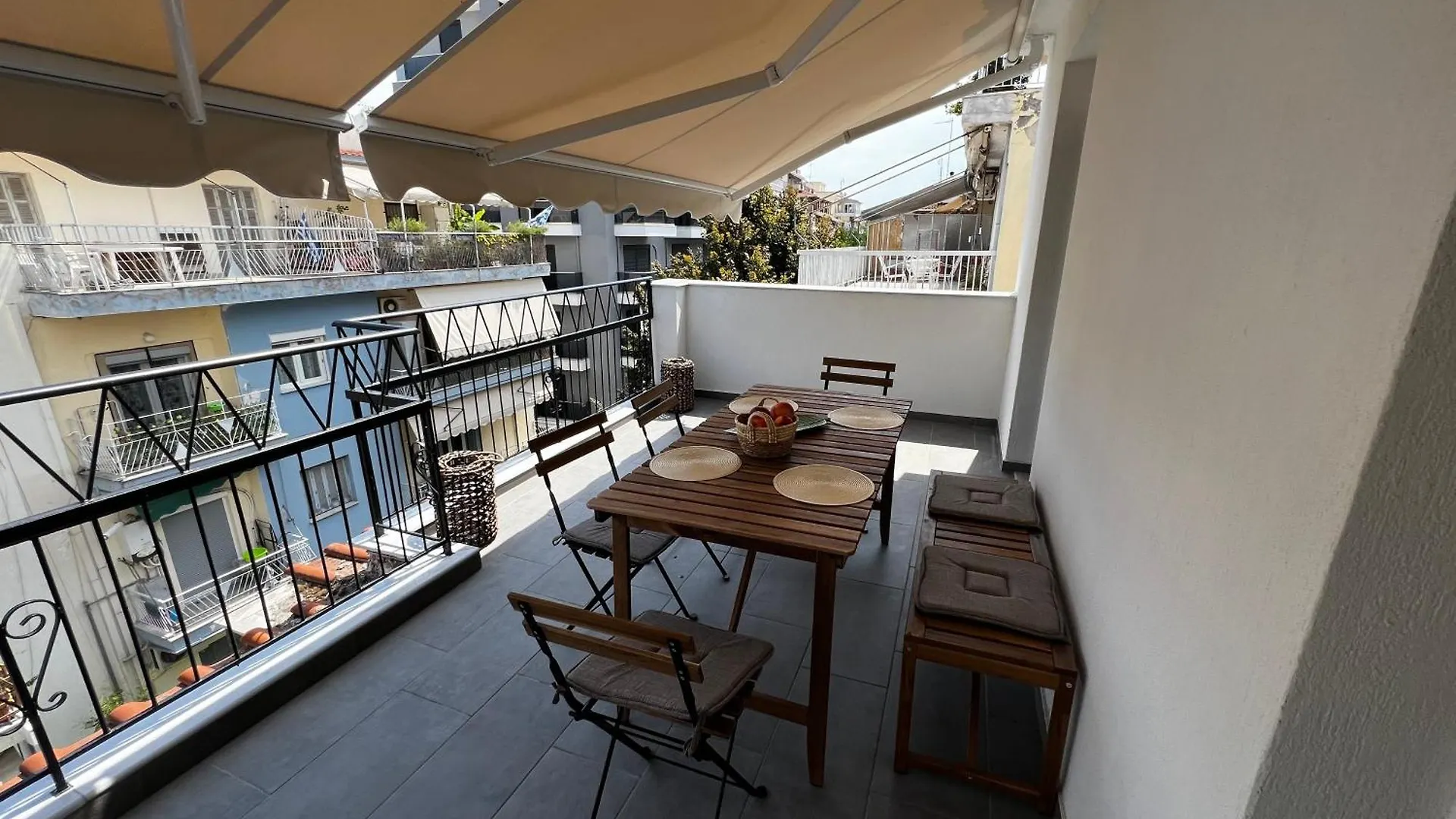 Oasis In Thessaloniki With 500 Mbps Internet Apartment Greece