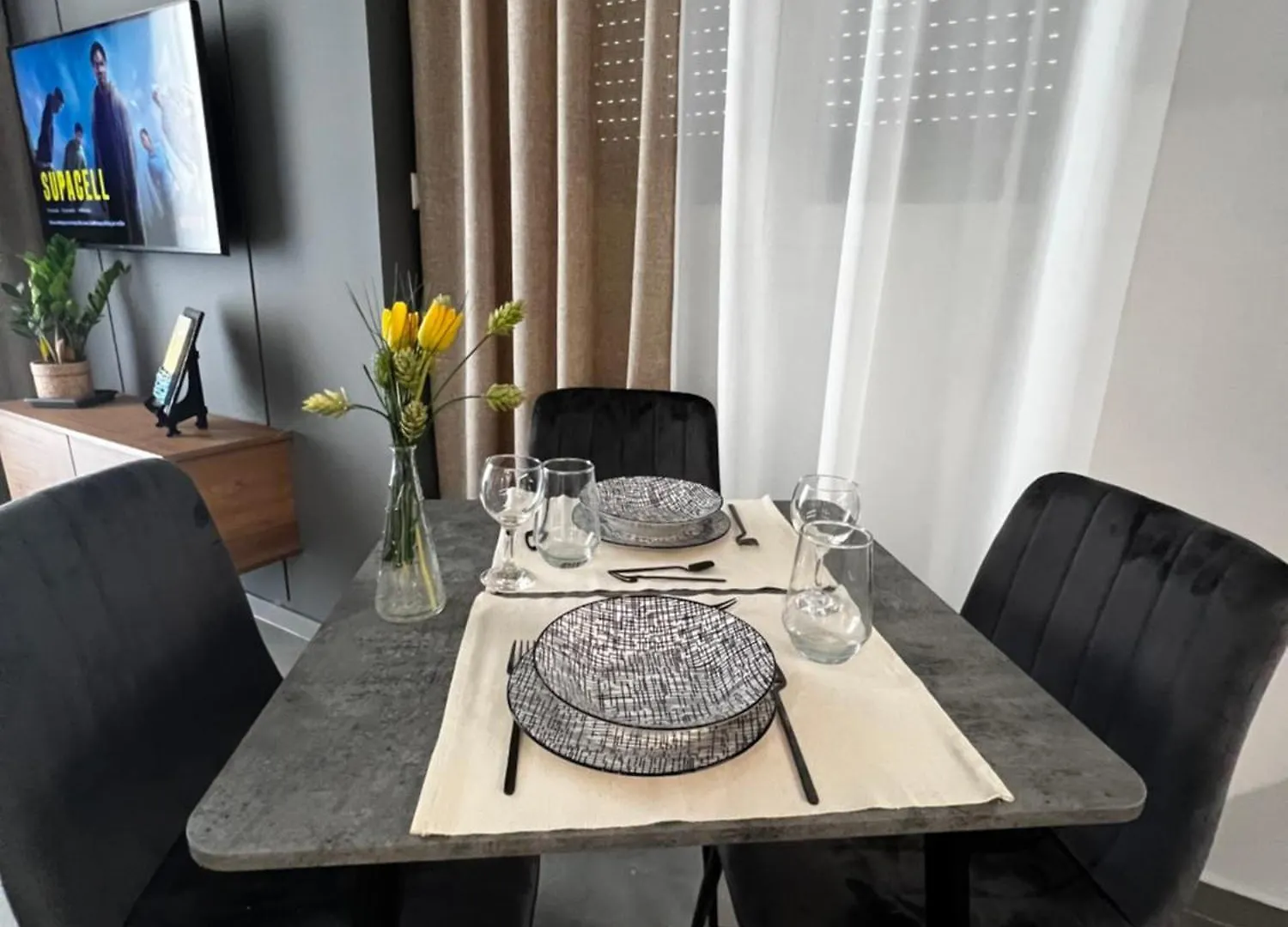 Oasis In Thessaloniki With 500 Mbps Internet Apartment 0*,  Greece