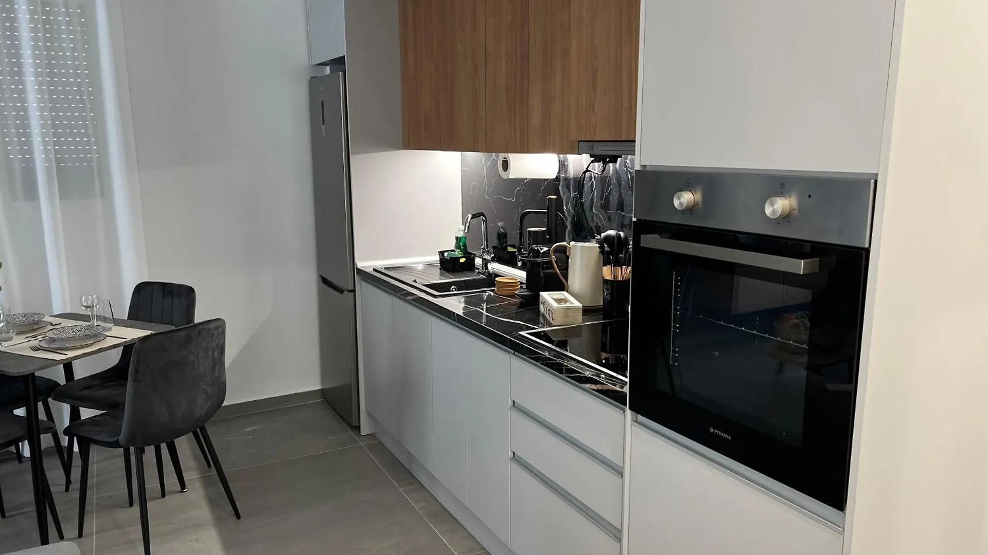 Oasis In Thessaloniki With 500 Mbps Internet Apartment 0*,