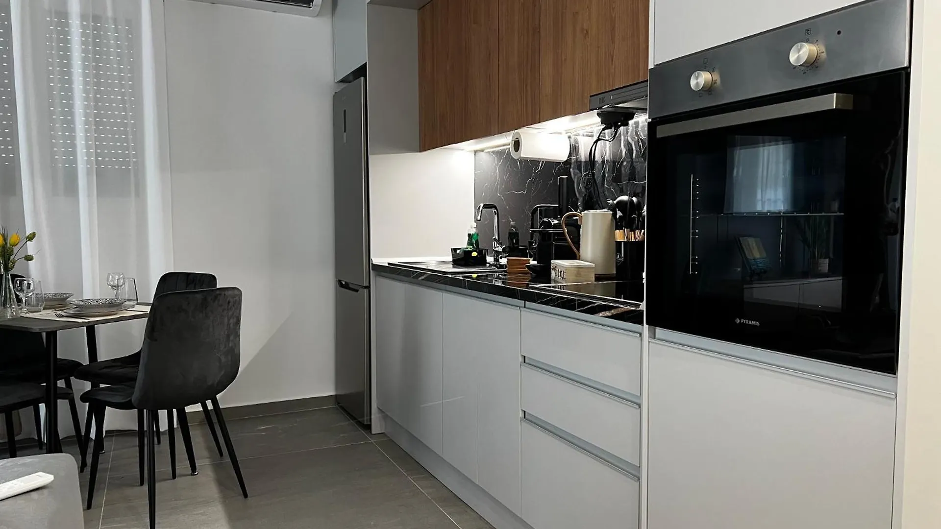 Oasis In Thessaloniki With 500 Mbps Internet Apartment