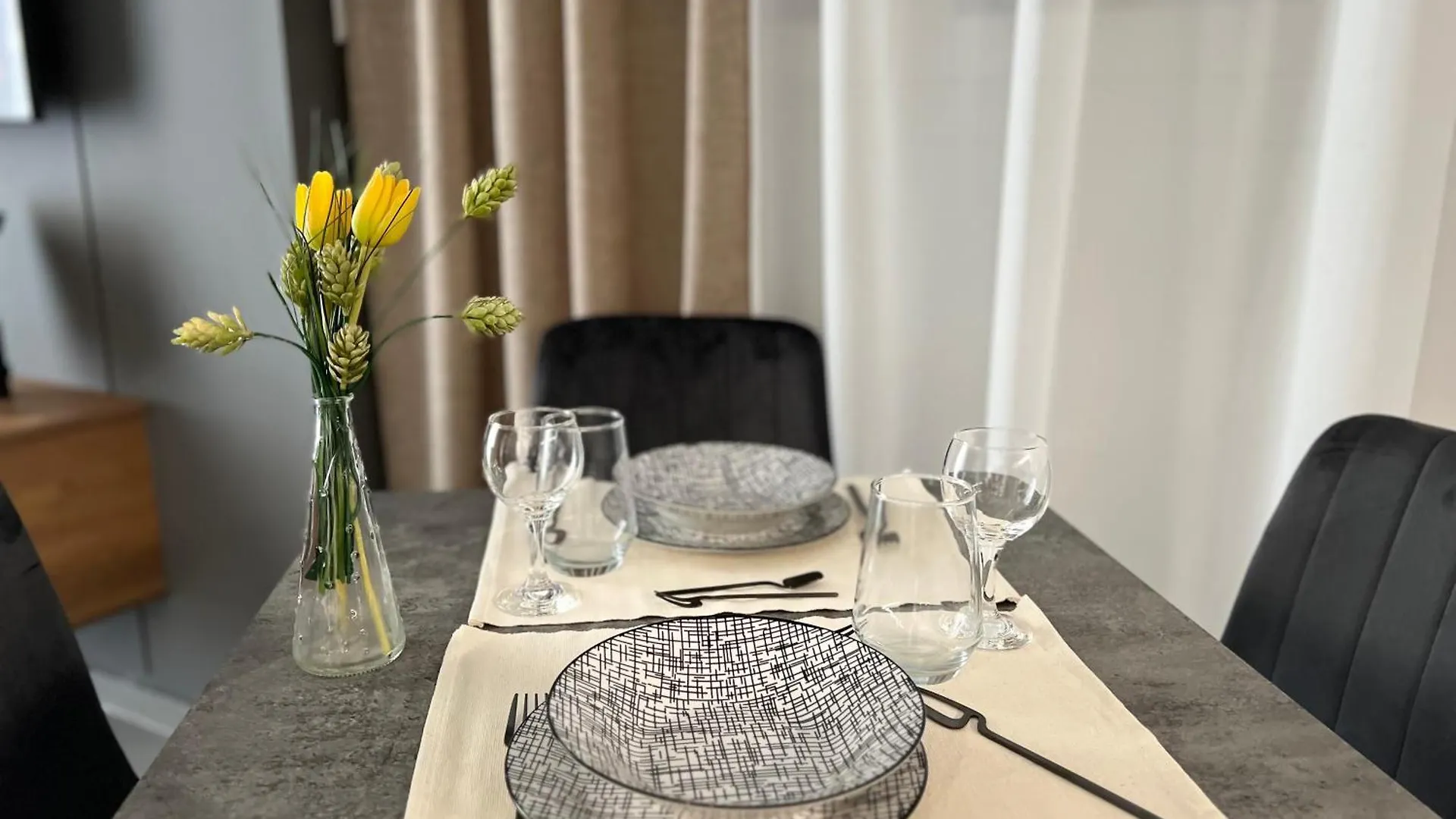 Oasis In Thessaloniki With 500 Mbps Internet Apartment