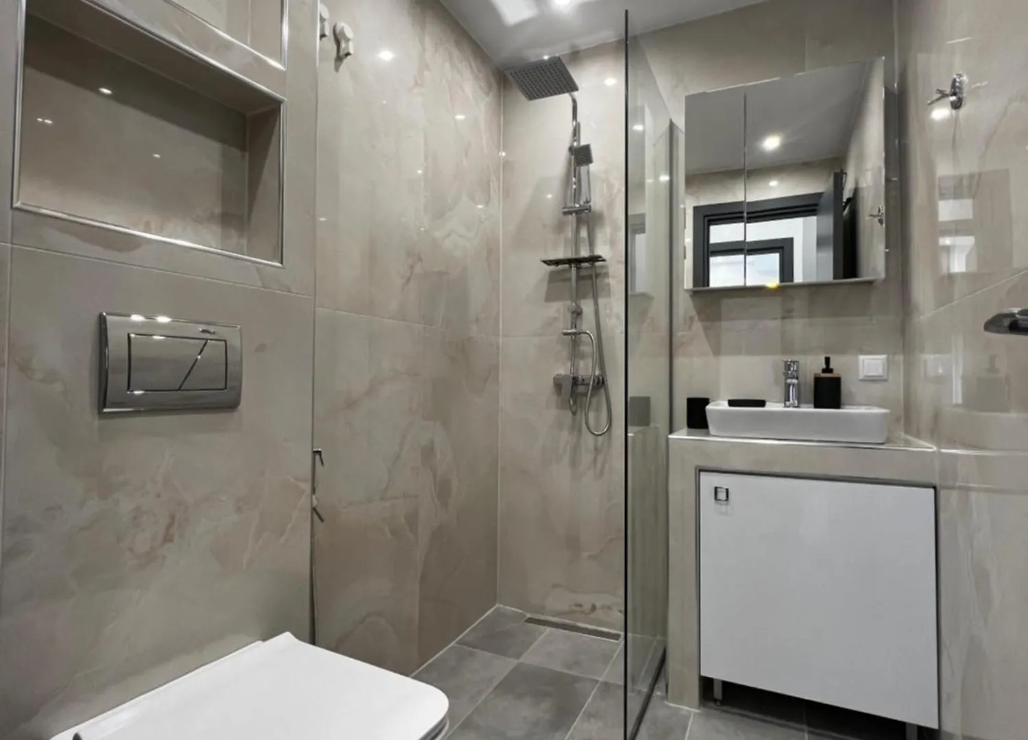 Oasis In Thessaloniki With 500 Mbps Internet Apartment
